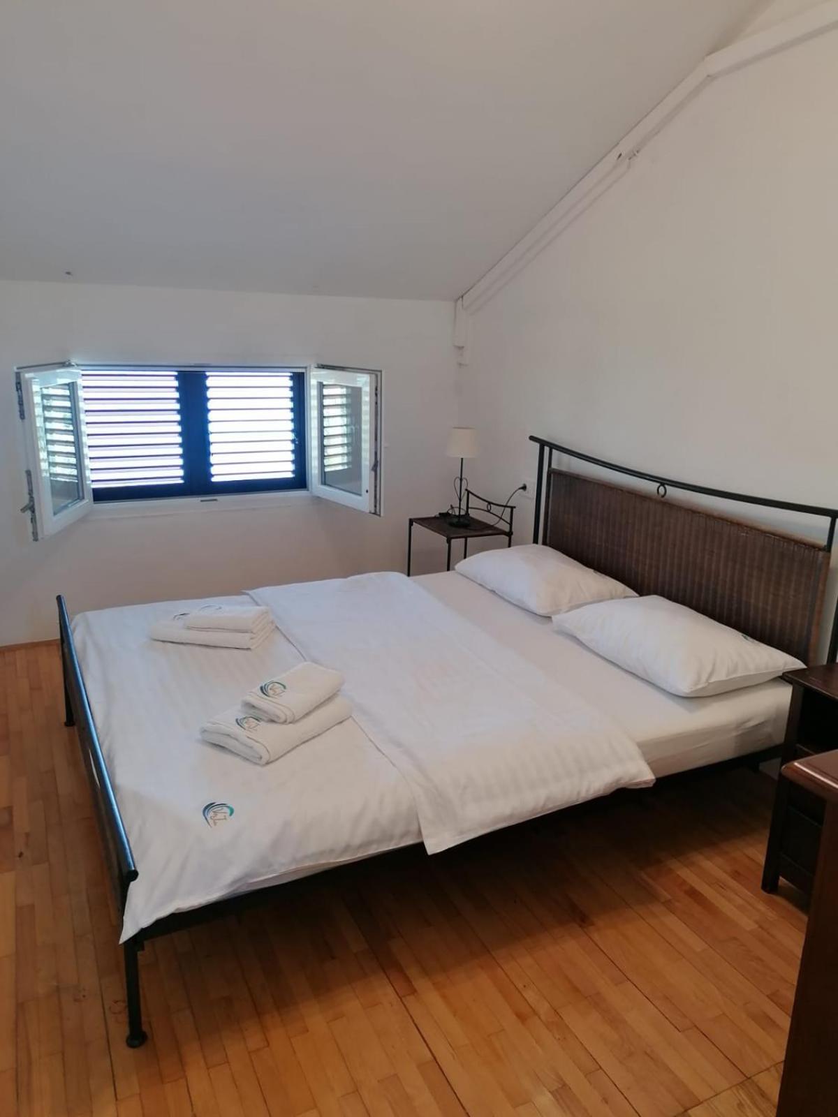 Apartments Villa Julia 特罗吉尔 外观 照片