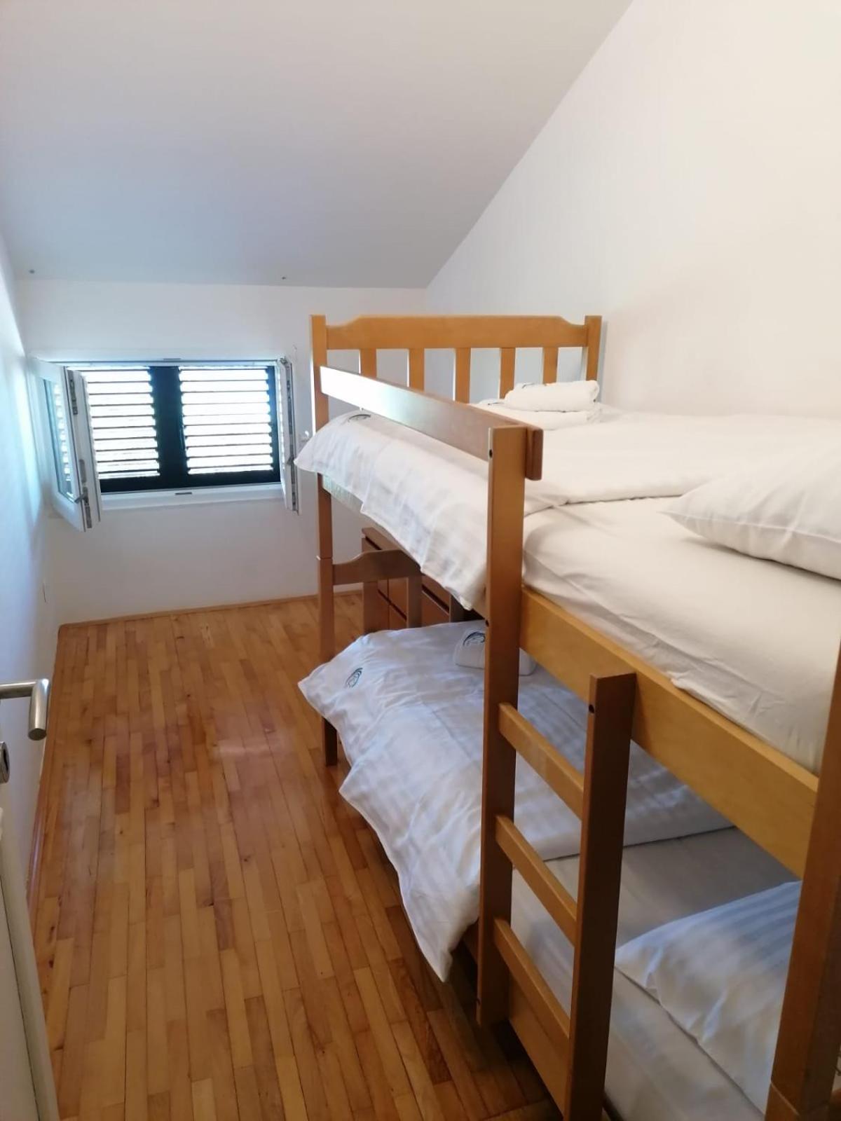 Apartments Villa Julia 特罗吉尔 外观 照片